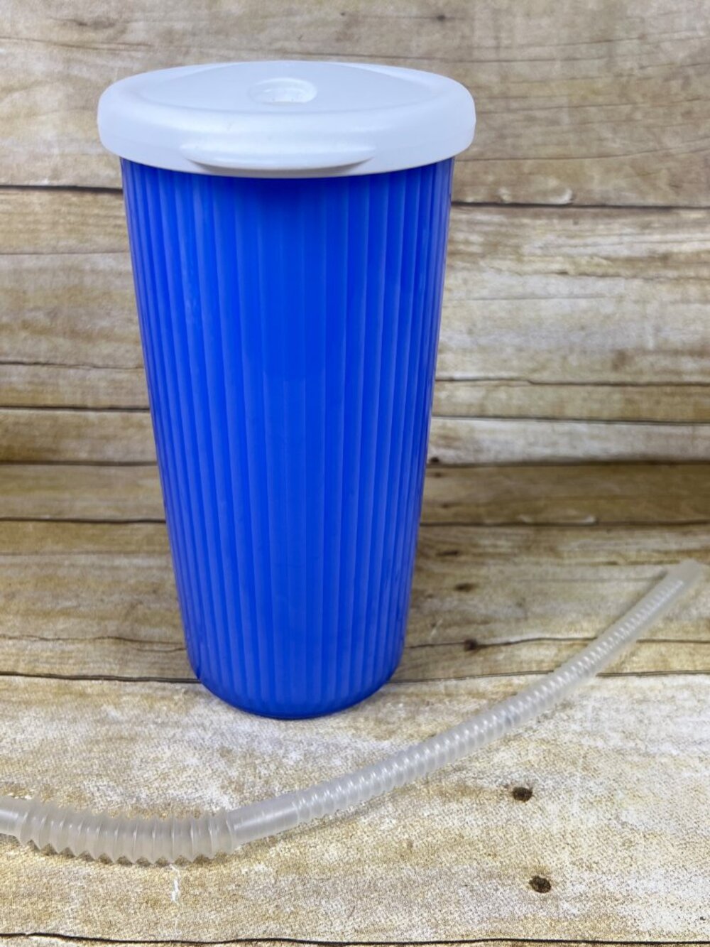 Tupperware Blue Insulted Tumbler with Dripless Seal and Straw 24 oz
